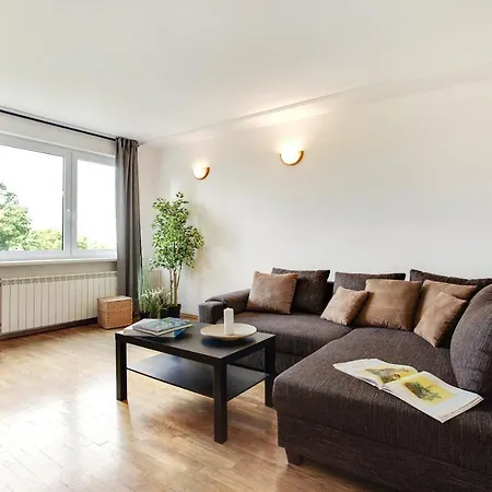 Cosy & Spacious In Artistic District *